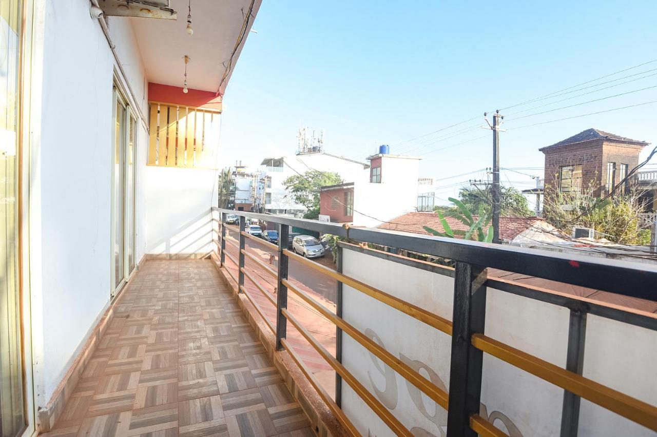 Fabexpress The Voyage Hotel Morjim Bagian luar foto