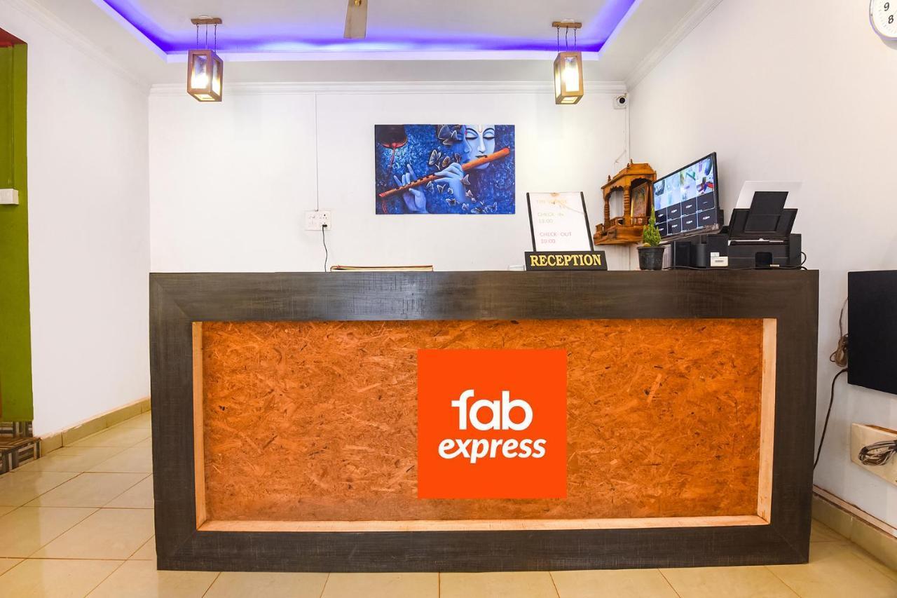 Fabexpress The Voyage Hotel Morjim Bagian luar foto