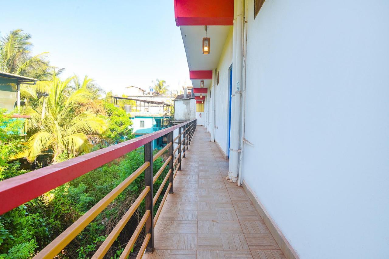 Fabexpress The Voyage Hotel Morjim Bagian luar foto
