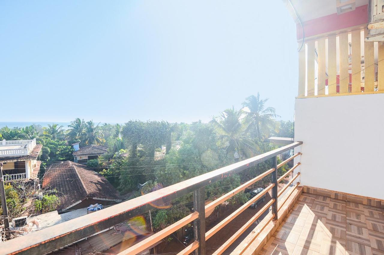 Fabexpress The Voyage Hotel Morjim Bagian luar foto
