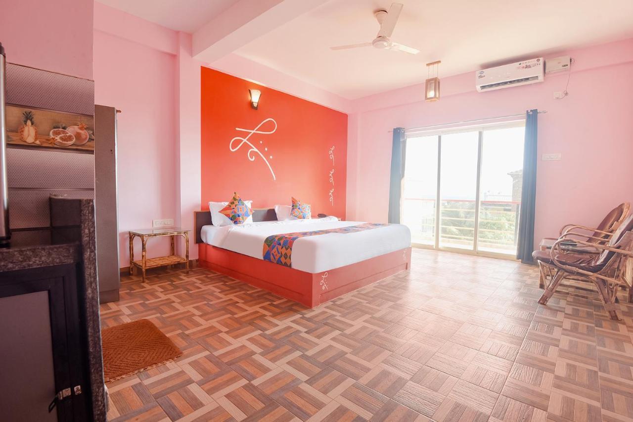 Fabexpress The Voyage Hotel Morjim Bagian luar foto